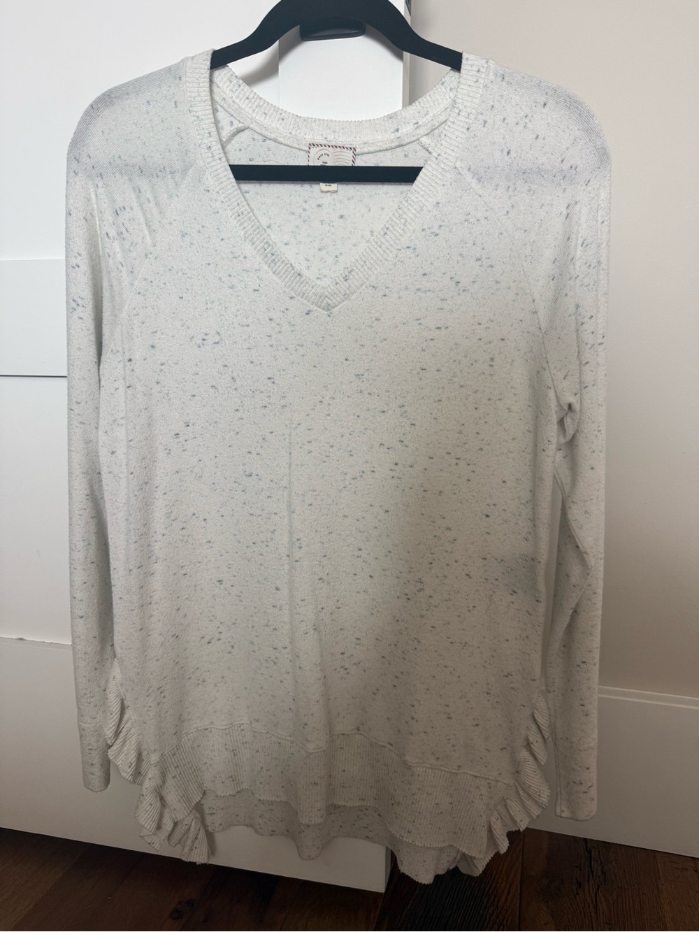 Light Speckled V-Neck Long-Sleeve Women's Top